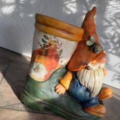 Bot Üstünde Sonbahar Cücesi