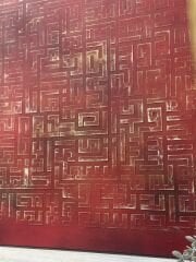 Kufi Yazı Ayetel Kürsi Tablo – Kırmızı Zemin Üzerine Rölyef İslami Duvar Sanatı