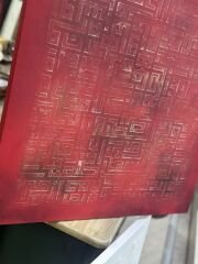 Kufi Yazı Ayetel Kürsi Tablo –60x60 Kırmızı Zemin Üzerine Rölyef İslami Duvar Sanatı