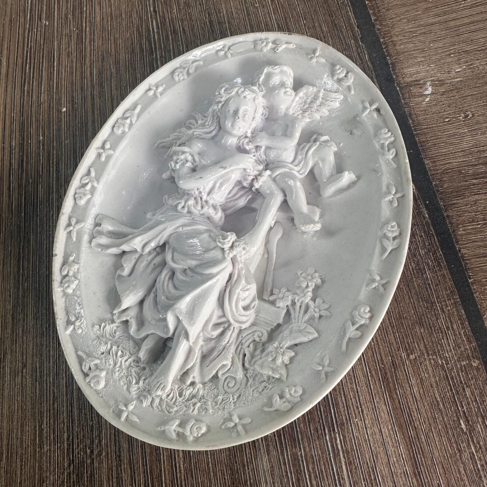 Melek Figürlü Mini Polyester Rölyef Pano – Boyamaya Uygun Dekoratif Duvar Süsü