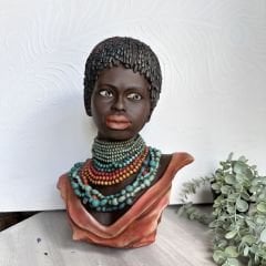 Afrikalı Kız Büst