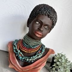 Afrikalı Kız Büst