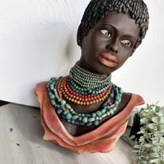 Afrikalı Kız Büst