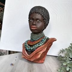Afrikalı Kız Büst
