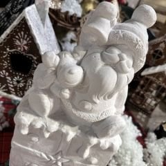 Hediye Kutudu üstünde Noel Baba