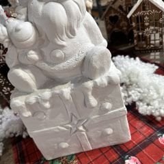 Hediye Kutudu üstünde Noel Baba