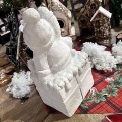 Hediye Kutudu üstünde Noel Baba