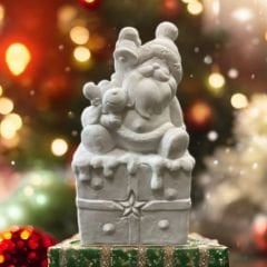 Hediye Kutudu üstünde Noel Baba