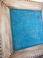 Kufi Tablo Turkuaz Eskitme Altın Detaylı 70x70 cm – Dekoratif Hat Tablosu