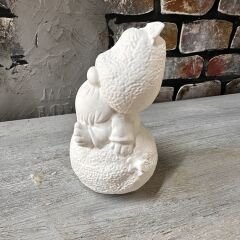 Limon üstünde oturan  Cüce